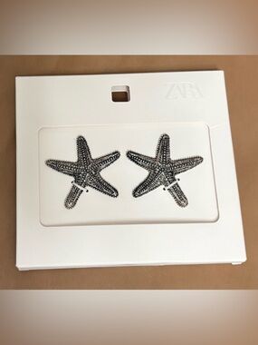 ZARA STARFISH EARRINGS
SILVER - NWT
